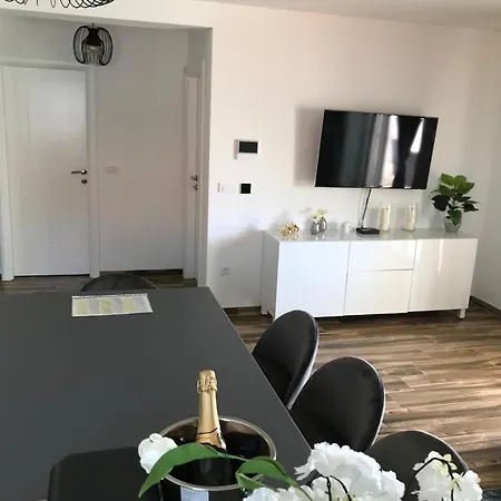 Seven Apartman Vir