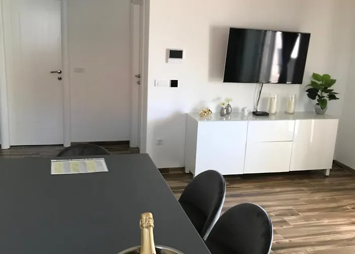 Seven Apartament Vir